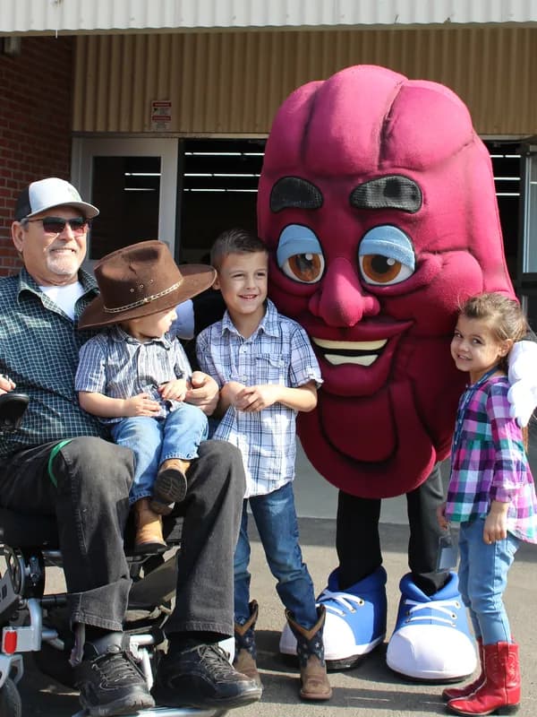Children with the expo mascot